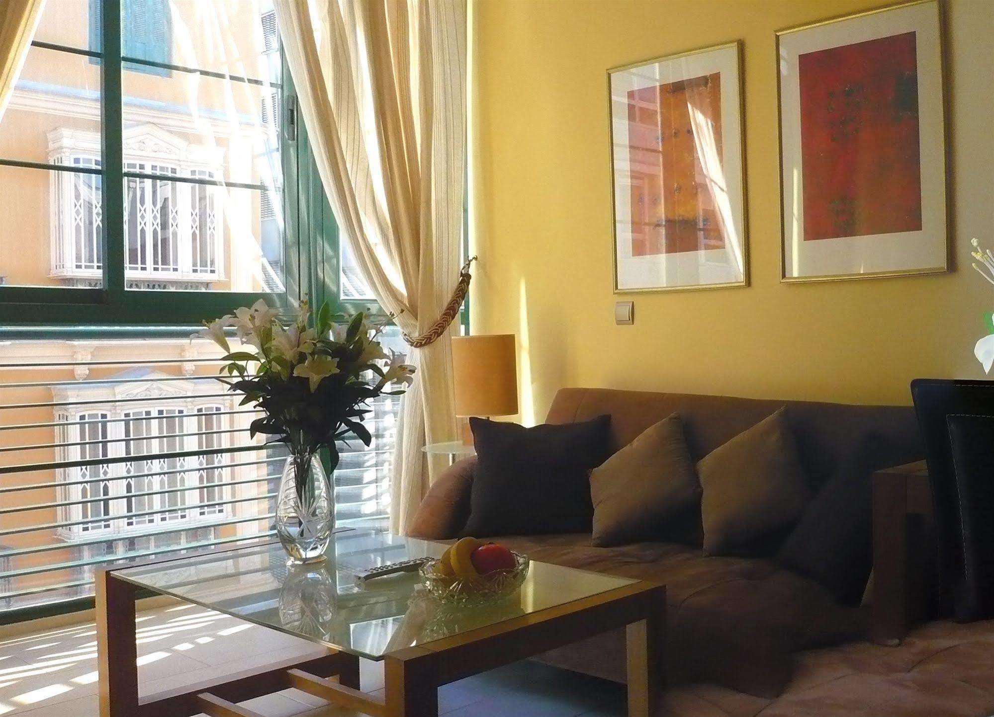 מאלגה Apartamentos Suites Oficentro מראה חיצוני תמונה