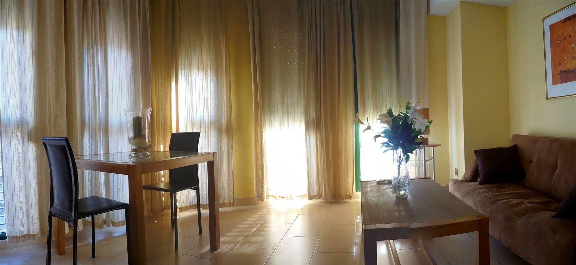 מאלגה Apartamentos Suites Oficentro מראה חיצוני תמונה